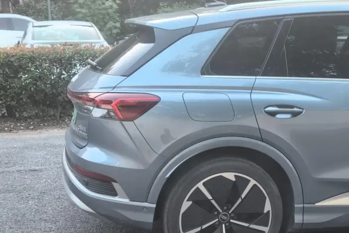 Audi Q4 e-tron 2023 Model 50 e-tron quattro Creative Edition – фото 7