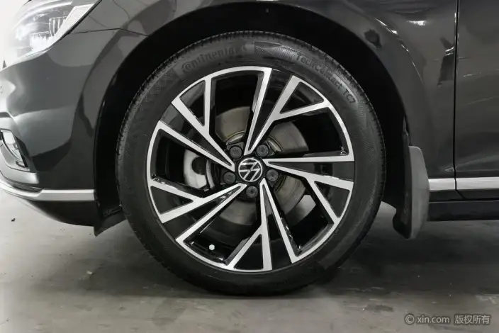 Volkswagen Magotan 2021 Model 330TSI DSG 30th Anniversary Memorial Edition – фото 9