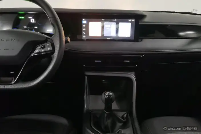 Roewe i5 2023 Model 1.5L Manual Comfort Edition – фото 9