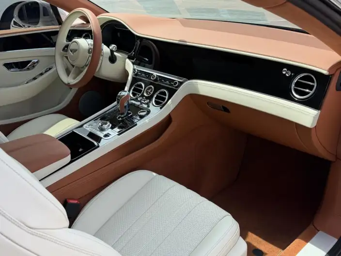 Continental 2024 Model 4.0T GT V8 – фото 6
