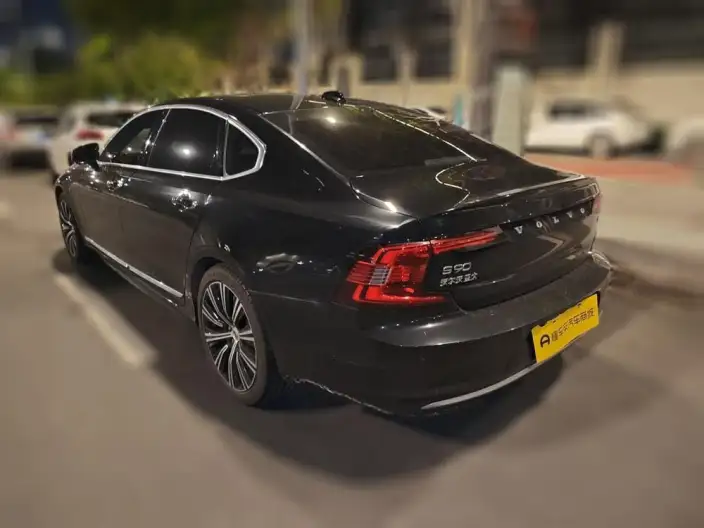 Volvo S90 2022 Model B5 Smart Range Deluxe Edition