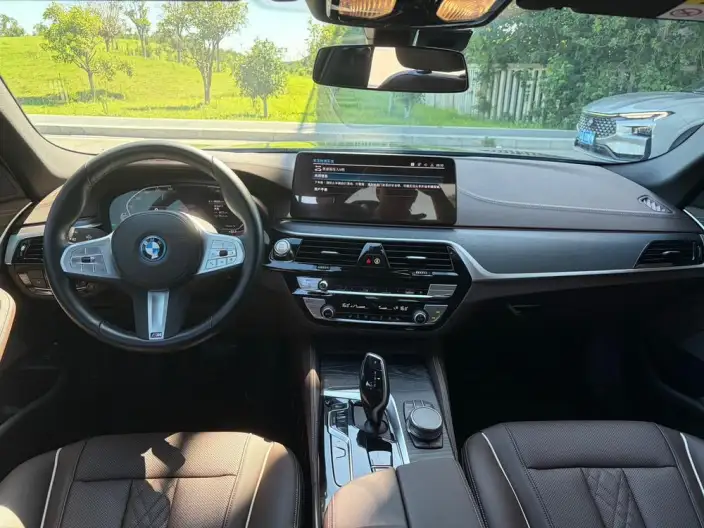 BMW 5 Series PHEV 2022 Model Facelift II 535Le M Sports Set – фото 6