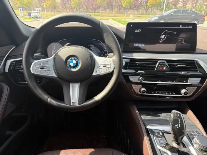 BMW 5 Series PHEV 2022 Model Facelift II 535Le M Sports Set – фото 8