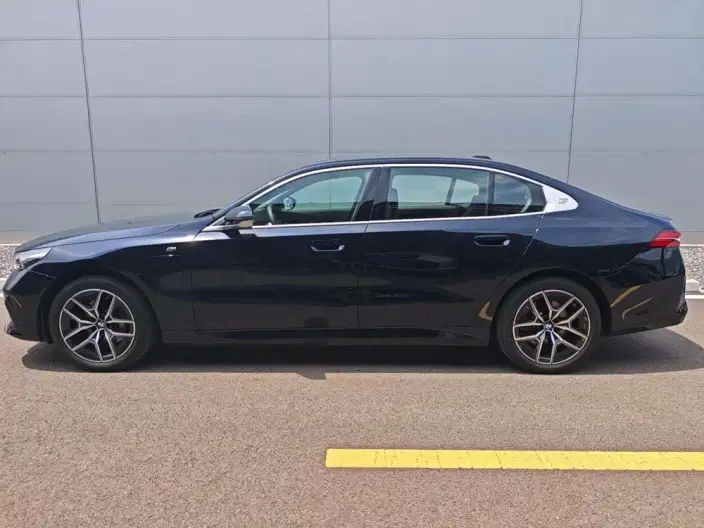 BMW i5 2025 Model eDrive35L M Sports Set