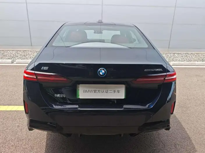 BMW i5 2025 Model eDrive35L M Sports Set