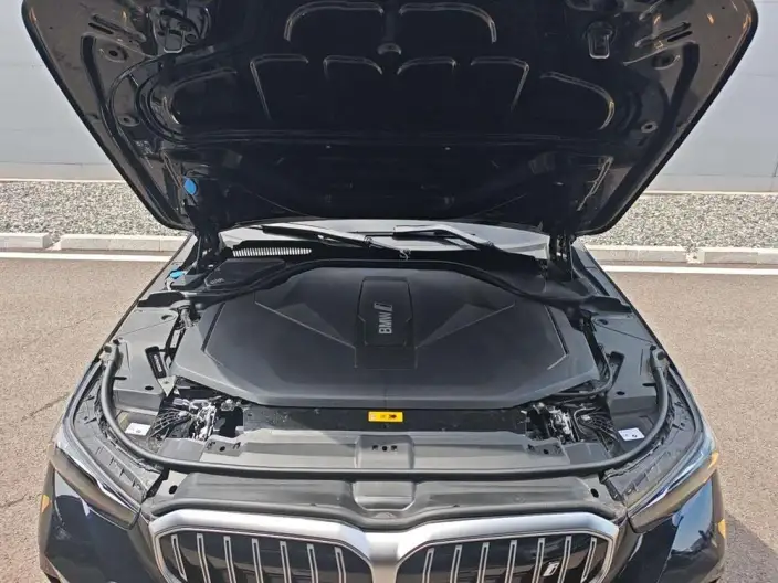 BMW i5 2025 Model eDrive35L M Sports Set – фото 6