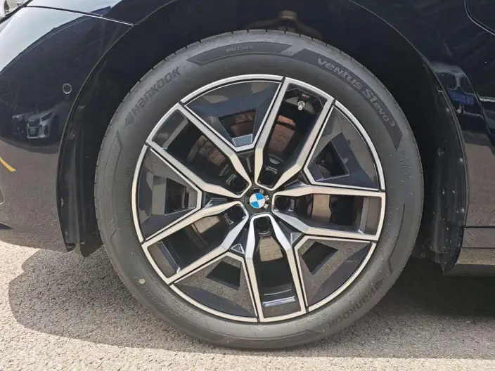 BMW i5 2025 Model eDrive35L M Sports Set – фото 9