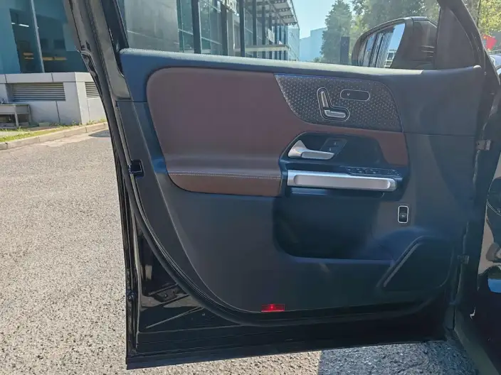 Mercedes-Benz GLB 2025 Model GLB 220 Fashion Model – фото 9