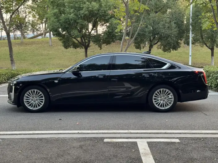 Cadillac CT6 2023 Model 28T Fashion Model