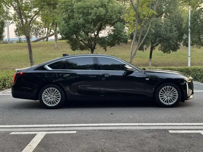 Cadillac CT6 2023 Model 28T Fashion Model – фото 8