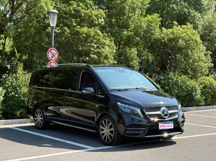 Mercedes-Benz V-Class 2022 Model V 260 L Long wheelbase Premium Edition