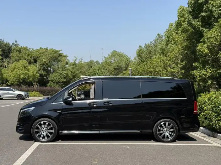 Mercedes-Benz V-Class 2022 Model V 260 L Long wheelbase Premium Edition