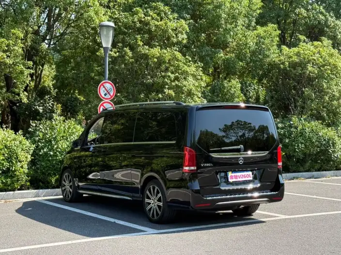 Mercedes-Benz V-Class 2022 Model V 260 L Long wheelbase Premium Edition – фото 5
