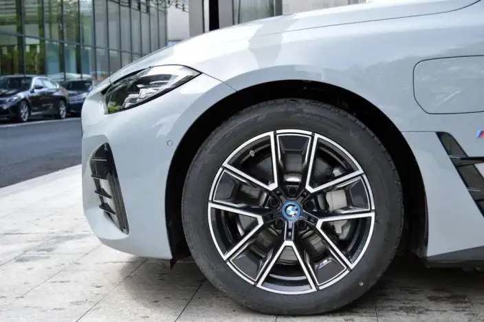 BMW i4 2023 Model eDrive40 – фото 9