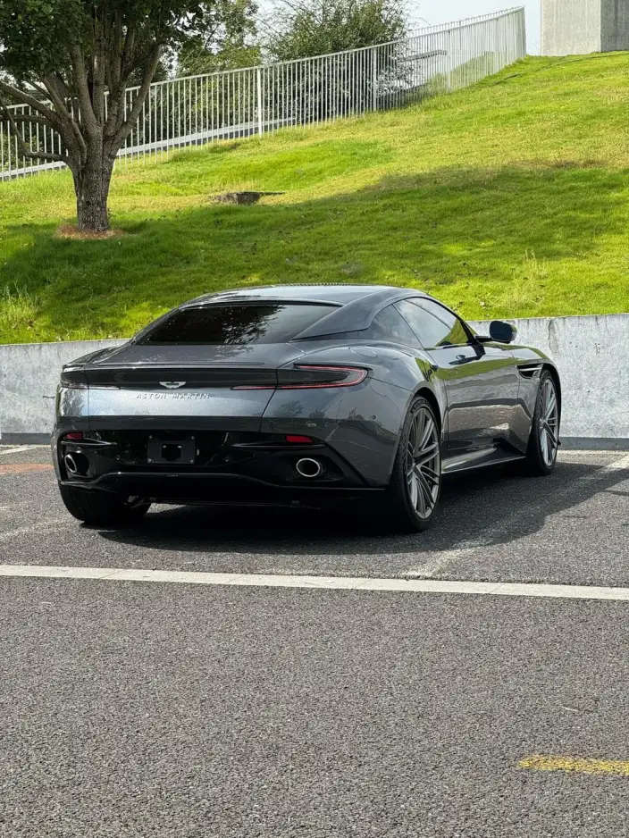 Aston Martin DB12 2024 Model 4.0T V8 Coupe – фото 5