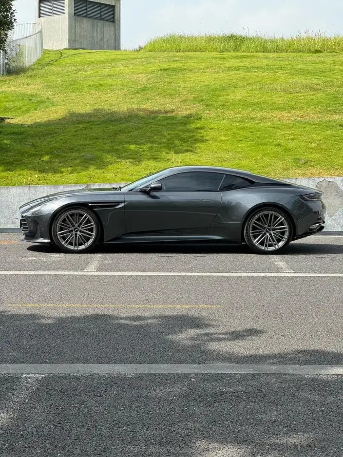 Aston Martin DB12 2024 Model 4.0T V8 Coupe – фото 7