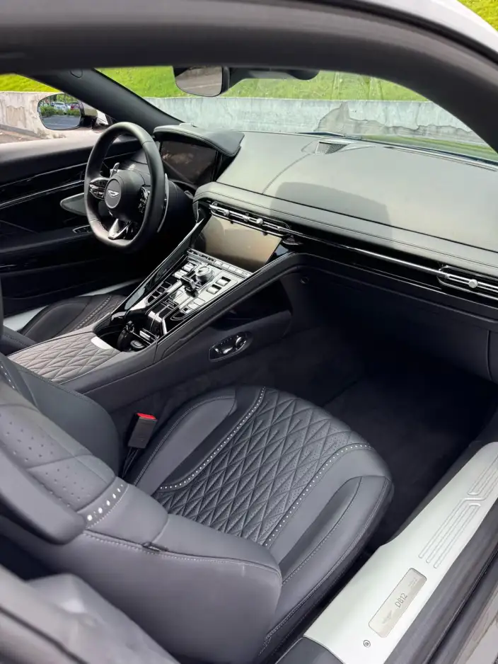 Aston Martin DB12 2024 Model 4.0T V8 Coupe – фото 8