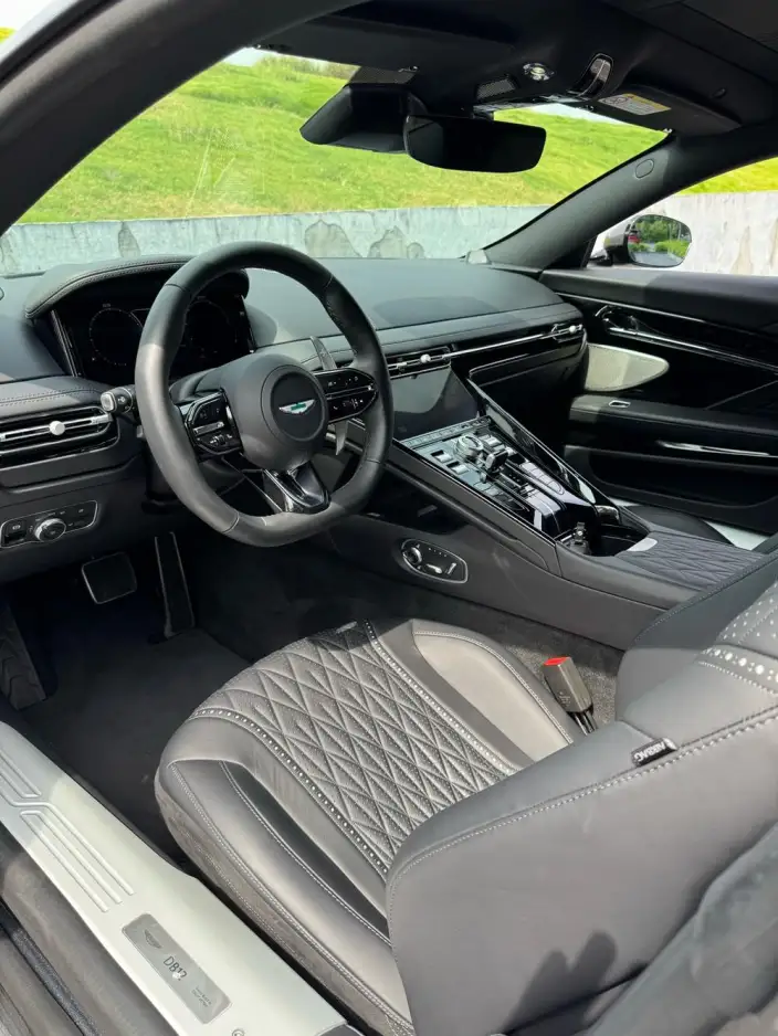 Aston Martin DB12 2024 Model 4.0T V8 Coupe – фото 9