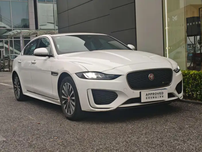 Jaguar XE L 2022 Model 2.0T 200PS R-DYNAMIC Youth Sports Edition