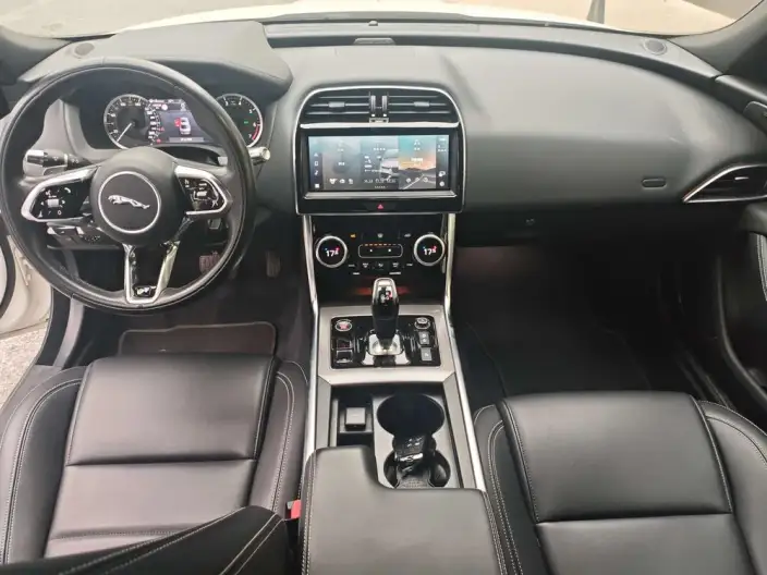 Jaguar XE L 2022 Model 2.0T 200PS R-DYNAMIC Youth Sports Edition – фото 5