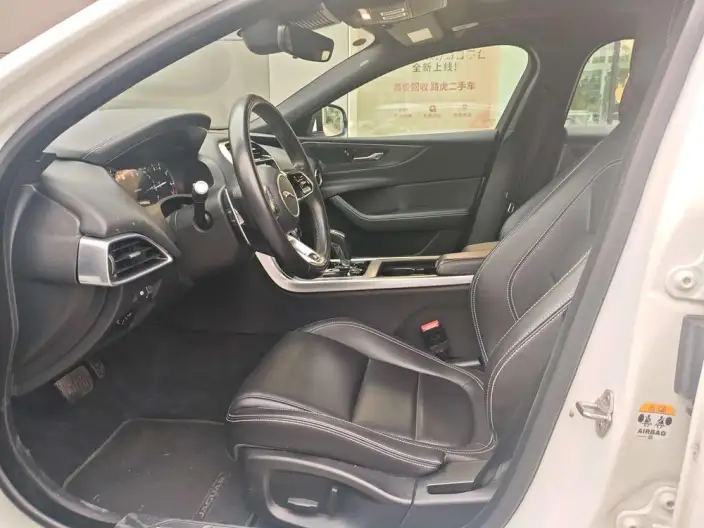 Jaguar XE L 2022 Model 2.0T 200PS R-DYNAMIC Youth Sports Edition – фото 7