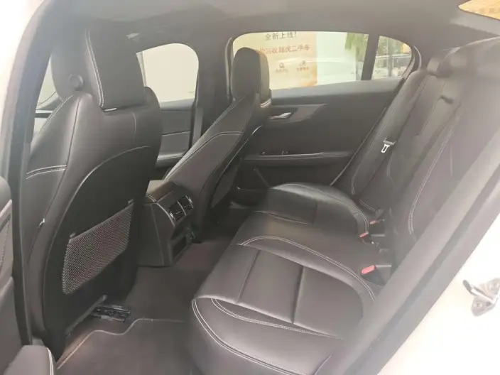 Jaguar XE L 2022 Model 2.0T 200PS R-DYNAMIC Youth Sports Edition – фото 8