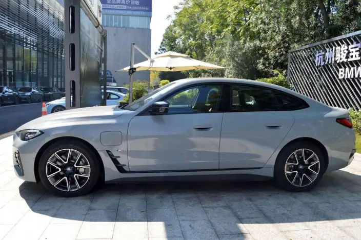 BMW i4 2023 Model eDrive40 – фото 3