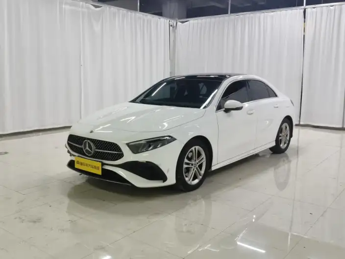 Mercedes-Benz A-class 2024 Model A 180 L – фото 1