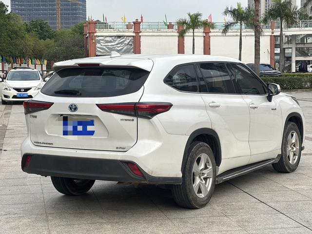 Toyota Highlander 2022 Hybrid 2.5L 4WD Elite 7-Seater – фото 4