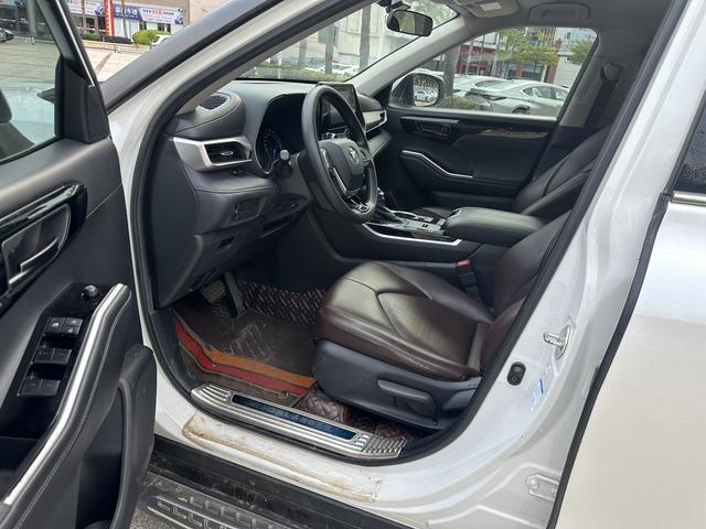 Toyota Highlander 2022 Hybrid 2.5L 4WD Elite 7-Seater – фото 7