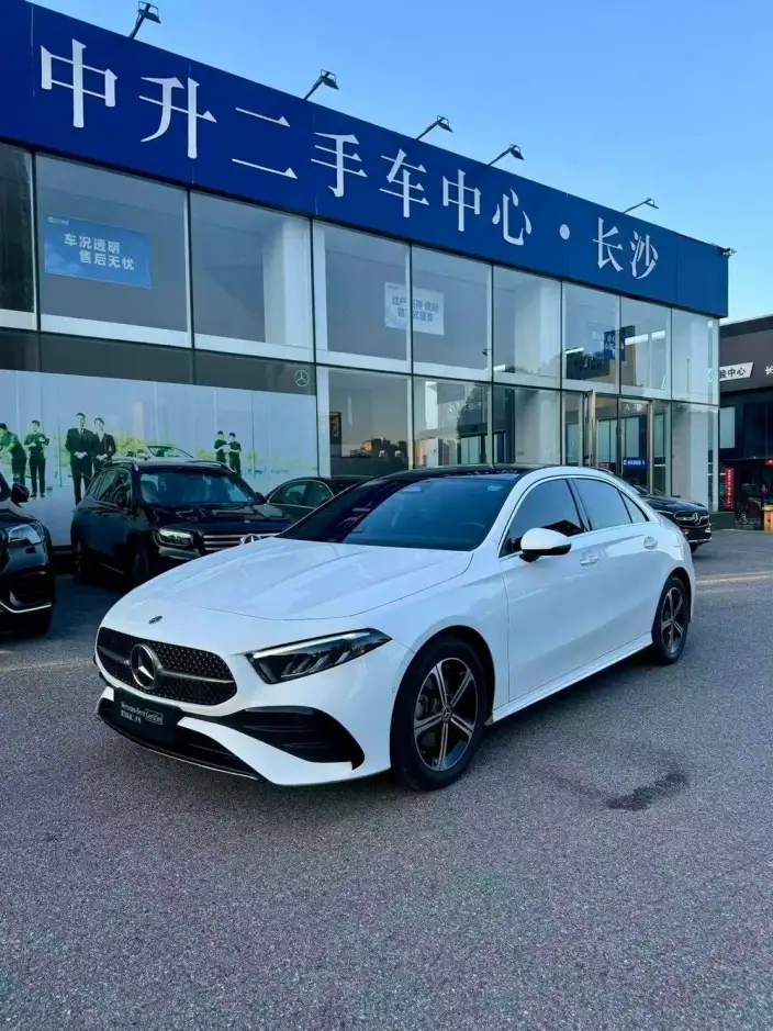 Mercedes-Benz A-class 2023 Model A 200 L Sports sedan Fashion Edition – фото 1