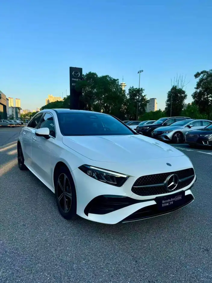 Mercedes-Benz A-class 2023 Model A 200 L Sports sedan Fashion Edition – фото 3