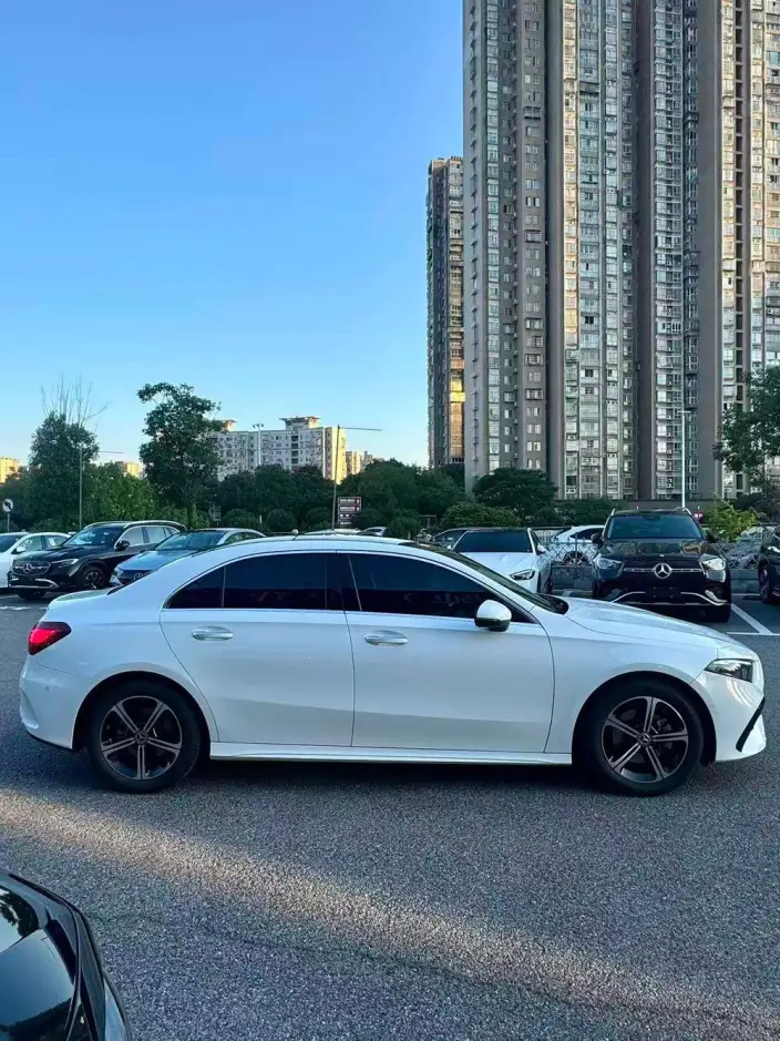 Mercedes-Benz A-class 2023 Model A 200 L Sports sedan Fashion Edition – фото 8