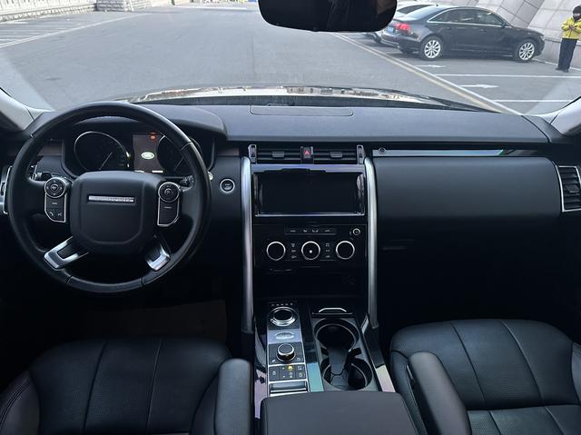Land Rover Discovery Модель 2018 года 3.0 V6 SE – фото 4