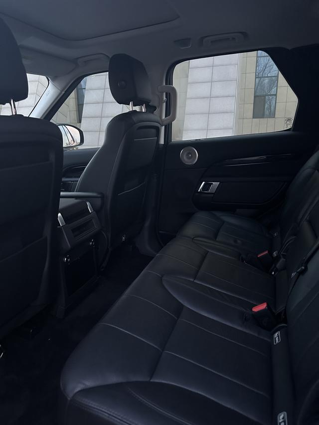 Land Rover Discovery Модель 2018 года 3.0 V6 SE – фото 5