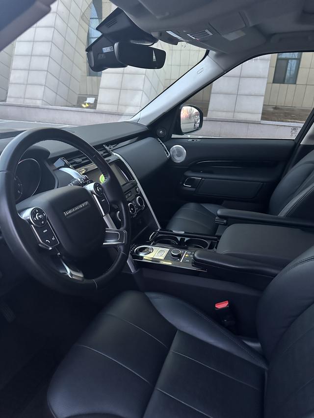 Land Rover Discovery Модель 2018 года 3.0 V6 SE – фото 6