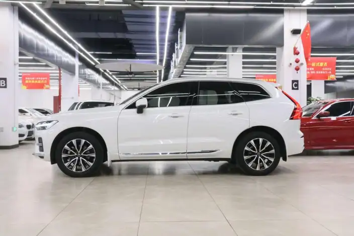 Volvo XC60 2023 Model B5 4WD Smart Range Deluxe Edition