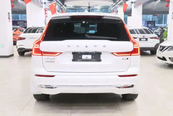 Volvo XC60 2023 Model B5 4WD Smart Range Deluxe Edition