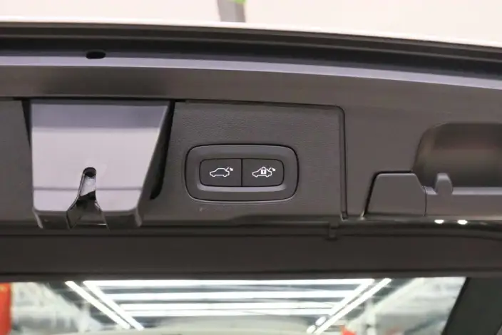 Volvo XC60 2023 Model B5 4WD Smart Range Deluxe Edition – фото 6