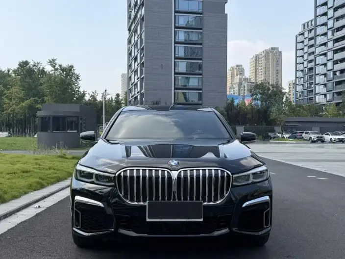 BMW 7 Series 2022 Model 740Li xDrive Executive Model M Sports Set – фото 2