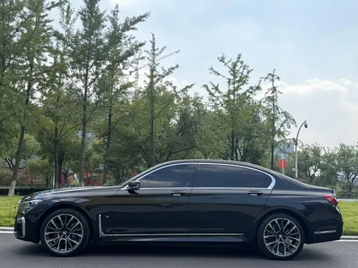 BMW 7 Series 2022 Model 740Li xDrive Executive Model M Sports Set – фото 3