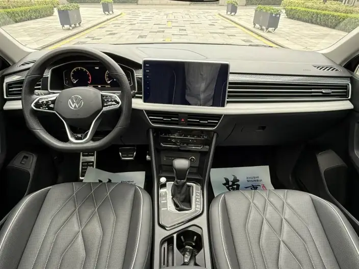 Volkswagen Tiguan L 2022 Model 330TSI Automatic 2WD R-Line Enjoy the version more – фото 7