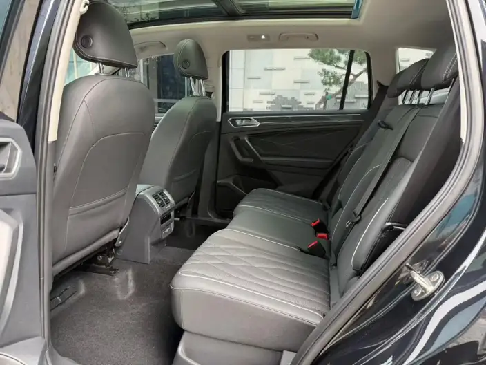 Volkswagen Tiguan L 2022 Model 330TSI Automatic 2WD R-Line Enjoy the version more – фото 9