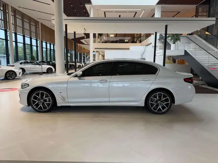 BMW 5 Series 2022 Model Facelift II 530Li Exclusive Model M Sports Set – фото 3