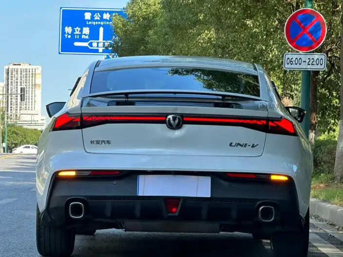 Changan UNI-V 2023 Model 1.5T Noble Model – фото 5