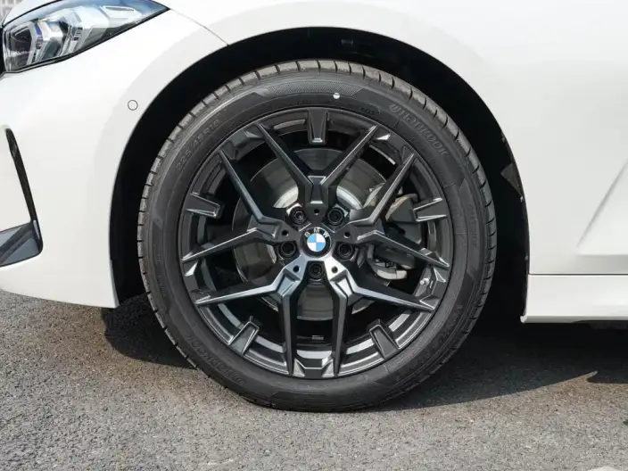 BMW 3 Series 2025 Model 330Li M Sports Night Set – фото 6