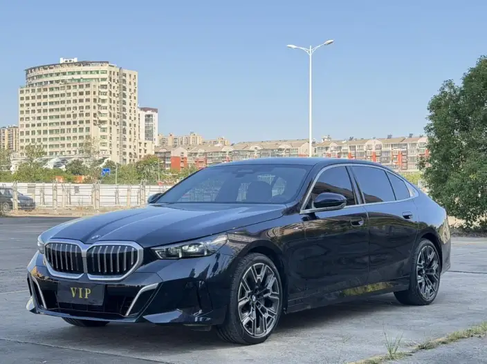 BMW 5 Series 2025 Model 530Li Exclusive Model M Sports Set – фото 1