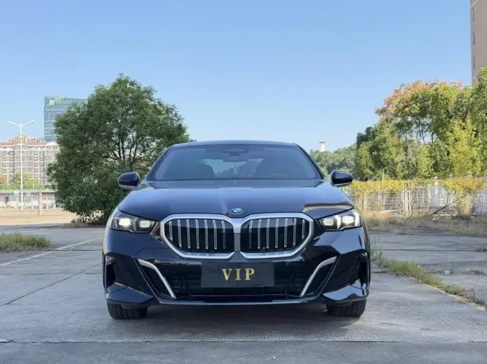 BMW 5 Series 2025 Model 530Li Exclusive Model M Sports Set – фото 2