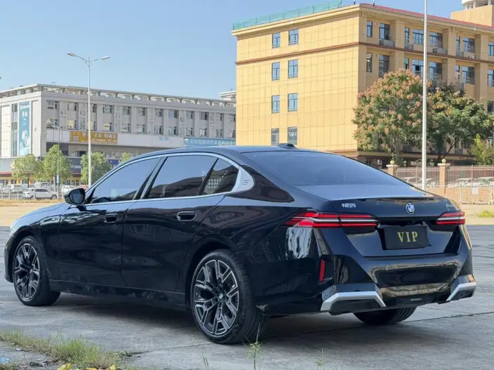 BMW 5 Series 2025 Model 530Li Exclusive Model M Sports Set – фото 4