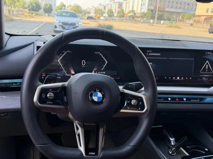 BMW 5 Series 2025 Model 530Li Exclusive Model M Sports Set – фото 10